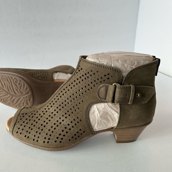 NIB Earth Origins Nubuck Olive Colored Leather Open Toe Booties - Picture 6 of 7